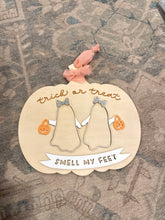 Load image into Gallery viewer, Baby Feet Board
